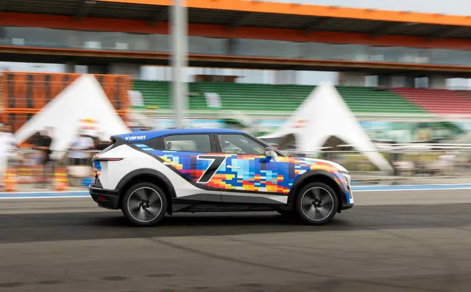 VinFast VF 7: Mẫu ô tô điện đẹp, mạnh như siêu xe, chi phí “nuôi” rẻ không tưởng