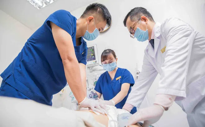 Chuyên gia hồi sức cấp cứu tiết lộ hậu trường những chuyến vận chuyển y tế xuyên biên giới
