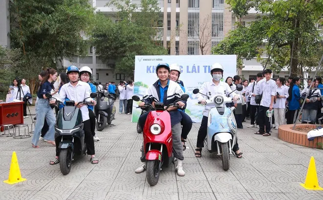 Cả nhà bỏ xe xăng, chuyển sang xe máy điện VinFast: Từ đi học, đi làm đến chạy dịch vụ đều có lời giải
