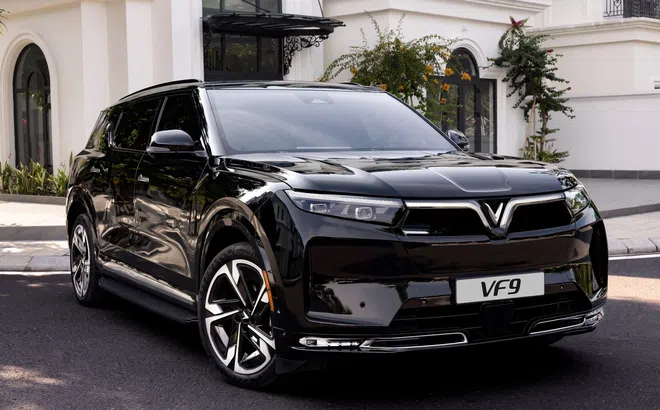 Từ đưa đón con đến đi xa ba thế hệ, VF 9 giải bài toán “một xe cho nhiều nhu cầu”