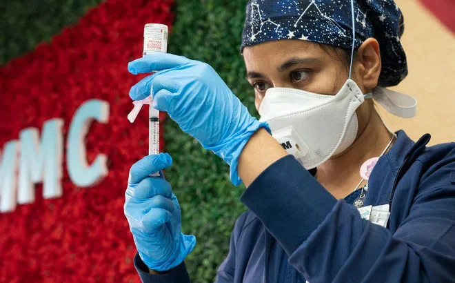 Thử nghiệm của Mỹ: Trộn mũi tiêm vaccine nhắc lại để tăng cường miễn dịch với Covid-19?