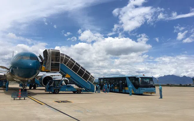 Chuyến bay đầu tiên chở 168 người dân Đà Nẵng ở TP.HCM về quê tránh dịch đã hạ cánh