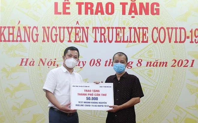 Trao 100.000 bộ kit test nhanh kháng nguyên SARS-CoV-2 tặng 4 tỉnh, thành phố