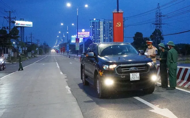 Bình Dương “khóa chặt 24/24 giờ” 11 địa phương “vùng đỏ đậm đặc” trong 15 ngày