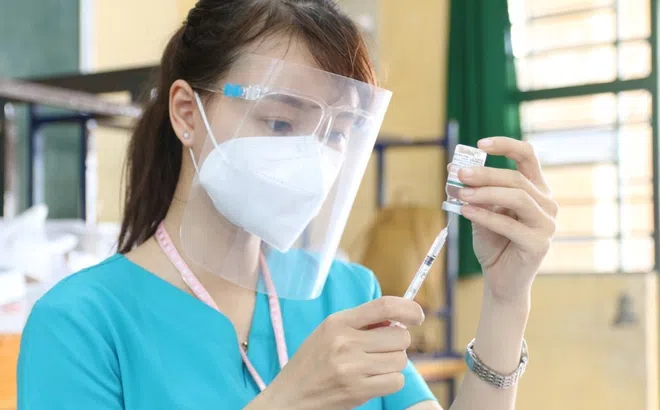 TPHCM đã đủ vaccine để tiêm mũi 1 cho 100% người từ 18 tuổi