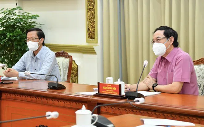 Lãnh đạo TPHCM gặp gỡ chuyên gia, nghe góp ý về phòng chống dịch và phục hồi kinh tế