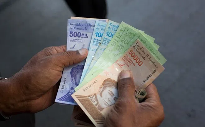 Venezuela tiến hành cải cách tiền giấy để đối phó với siêu lạm phát
