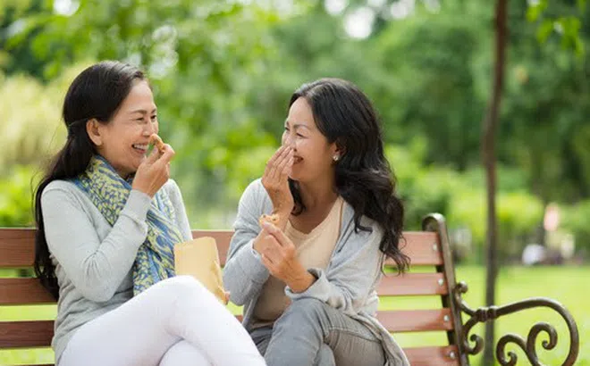 Tuổi trung niên, bạn bè càng ít cuộc sống càng chất lượng