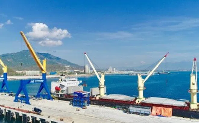 Cổ phiếu cảng Cam Ranh (CCR) chuẩn bị lên sàn HNX, giá tham chiếu của phiên giao dịch đầu tiên sẽ là 28.100 đồng
