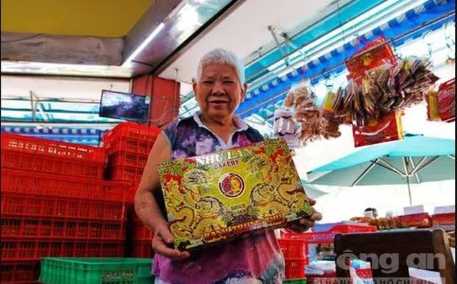 Tỷ phú bánh mì Sài Gòn không dùng di động, thẻ ngân hàng, chê đàn ông nên sống độc thân