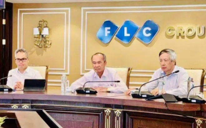 'Xôn xao' bức ảnh ông Dương Công Minh ngồi ở trụ sở FLC