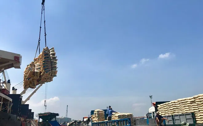 Cần làm gì để bình ổn và hạ nhiệt giá phân bón?
