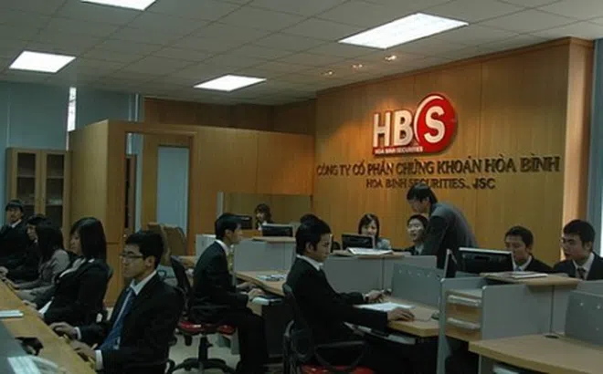 Chủ tịch Công ty Chứng khoán Hòa Bình từ nhiệm sau 3 tháng ngồi “ghế nóng”