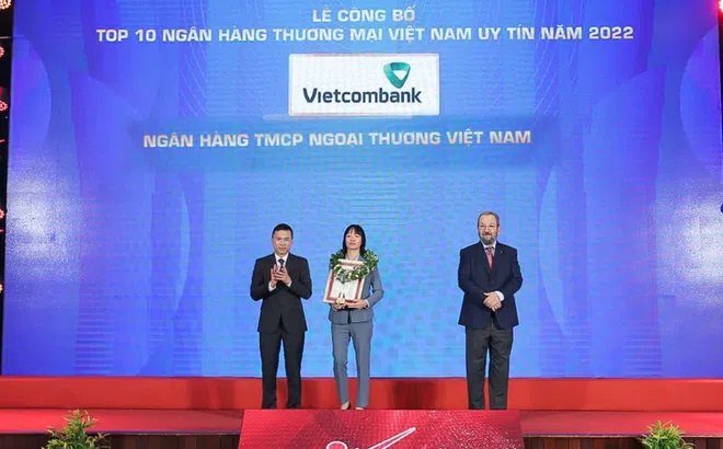 Vietcombank lần thứ 7 liên tiếp đứng đầu bảng xếp hạng Top 10 ngân hàng thương mại uy tín