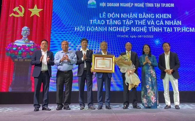 Hội Doanh nghiệp Nghệ Tĩnh tại TP Hồ Chí Minh đón nhận Bằng khen của Thủ tướng