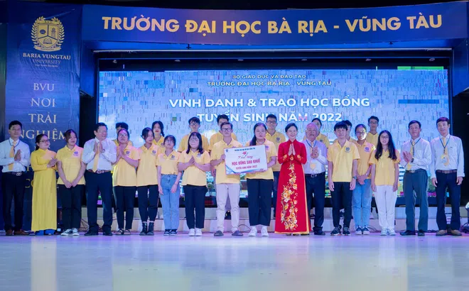 Hơn 2.000 sinh viên BVU dự lễ khai giảng năm học mới tại Khu du lịch Hồ Mây