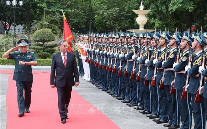 Chủ tịch nước Tô Lâm thăm và làm việc tại Quân chủng Phòng không - Không quân