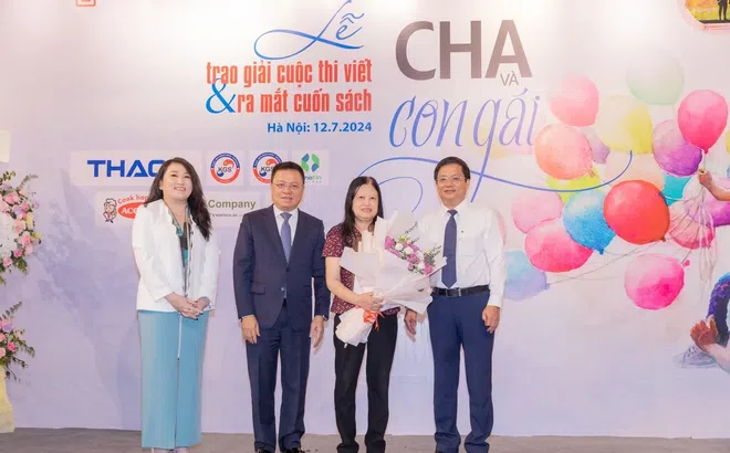 Trao giải cuộc thi viết 'Cha và con gái': PGS. TS Lưu Khánh Thơ đoạt giải Nhất