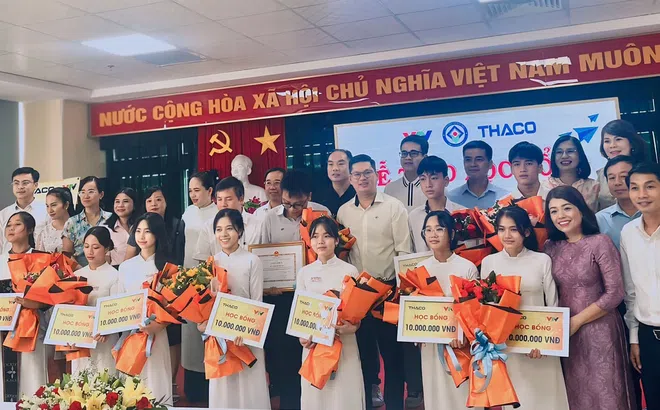 THACO trao Quỹ học bổng Đường lên đỉnh Olympia cho 10 học sinh có hoàn cảnh khó khăn