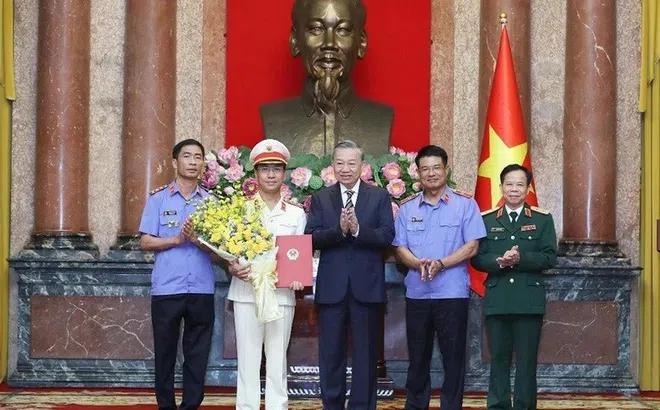 Tổng Bí thư, Chủ tịch nước Tô Lâm trao quyết định bổ nhiệm Phó Viện trưởng VKSNDTC cho ông Hồ Đức Anh