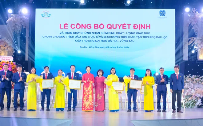 Lễ công bố và trao giấy chứng nhận kiểm định chất lượng giáo dục các chương trình đào tạo tại Trường Đại học Bà Rịa – Vũng Tàu