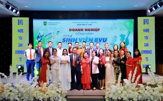Hơn 400 sinh viên BVU được doanh nhân truyền động lực để học tập tốt hơn