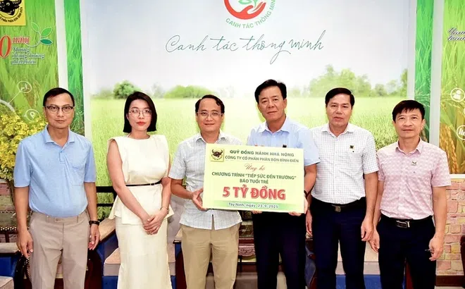 Phân bón Bình Điền đã hỗ trợ gần 100 tỷ đồng để tiếp sức đến trường cho tân sinh viên gặp khó