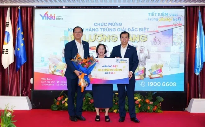 Vikki Bank trao giải đặc biệt 1 ký vàng và 10 giải thưởng giá trị cho các khách hàng may mắn