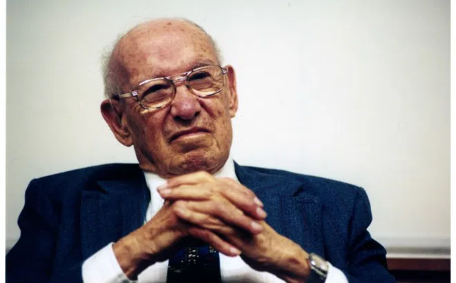 Peter Drucker: Bậc thầy kiến tạo những nguyên lý quản trị bất biến mọi thời đại