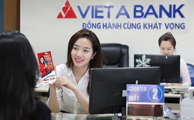Cổ phiếu ngân hàng Việt Á tăng 40% trong phiên giao dịch đầu tiên