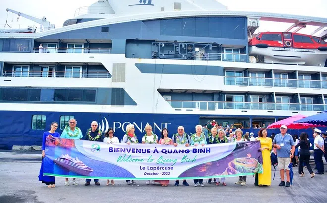 Quảng Bình lần đầu tiên đón du thuyền quốc tế cao cấp