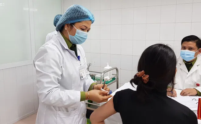 100% tình nguyện viên tiêm vắc xin Nano Covax đều sinh kháng thể trong máu