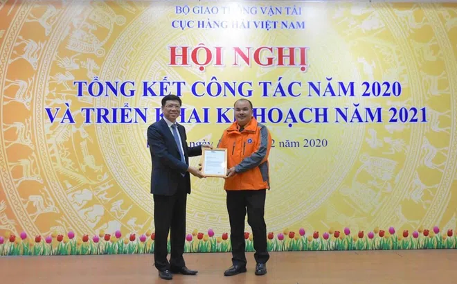 Cứu sống 4 người từ tàu chở hàng Vietship 01 anh Trần Văn Khôi được Tổ chức Hàng hải quốc tế vinh danh hành động dũng cảm
