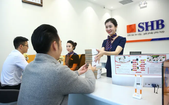Từ tháng 8, người dân có thể rút gốc một phần tiền gửi trước hạn tại ngân hàng SHB