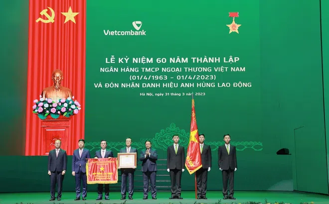 Lễ kỷ niệm 60 năm thành lập Vietcombank và đón nhận danh hiệu Anh hùng Lao động thành công tốt đẹp
