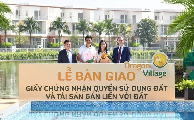 Trao sổ hồng cho cư dân Dragon Village và Dragon Parc, Phú Long khẳng định uy tín Nhà phát triển đô thị bền vững
