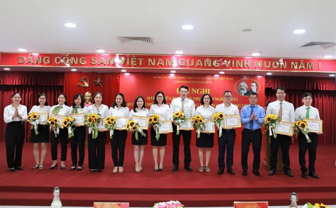 Chi bộ VCB Sài Gòn Chợ Lớn tích cực học tập và làm theo tư tưởng, đạo đức, phong cách Hồ Chí Minh