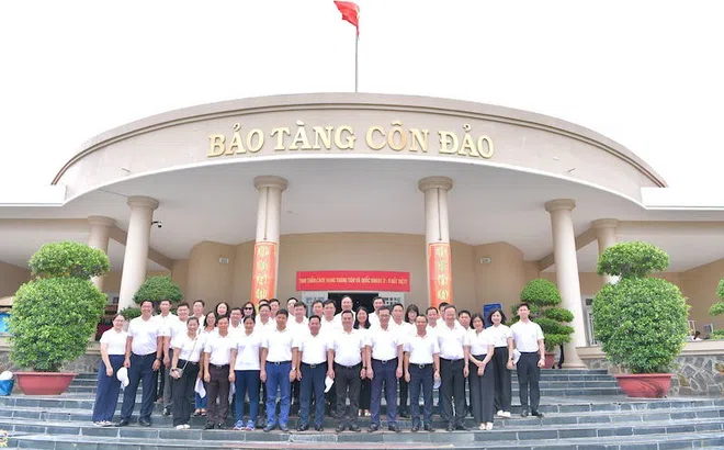 Công tác xây dựng Đảng, góc nhìn từ một Doanh nghiệp – Ngân hàng: Xây dựng về chính trị, Tư tưởng và Tổ chức