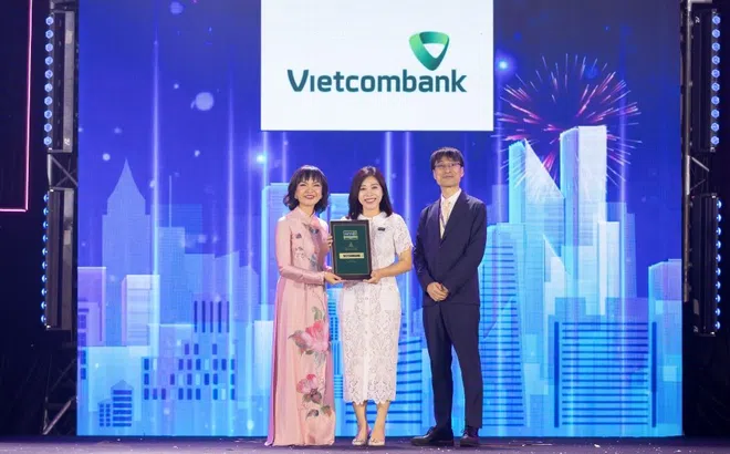 Vietcombank 8 năm liên tiếp là ngân hàng có môi trường làm việc tốt nhất