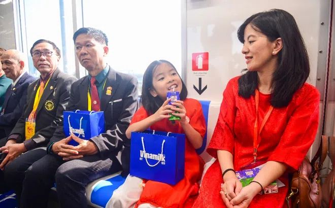 Vinamilk đồng hành cùng kiều bào trải nghiệm tuyến Metro Bến Thành – Suối Tiên