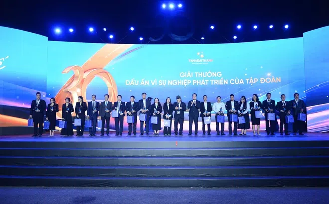 Đại tiệc trong lễ kỷ niệm 30 năm thành lập Tập đoàn Tân Á Đại Thành