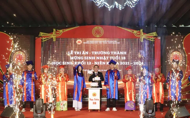 Lễ tri ân và trưởng thành cho học sinh khối 12 trường Nam Việt