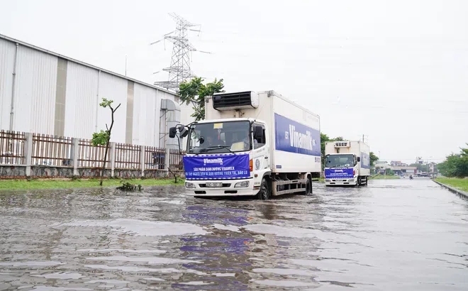 Vinamilk hỗ trợ gần 3 tỷ đồng sản phẩm dinh dưỡng thiết yếu cho người dân vùng bão lũ