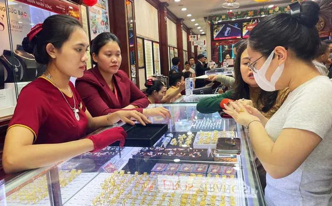Giá vàng lập đỉnh 100 triệu/lượng: Cơ hội đầu tư hay bẫy rủi ro?