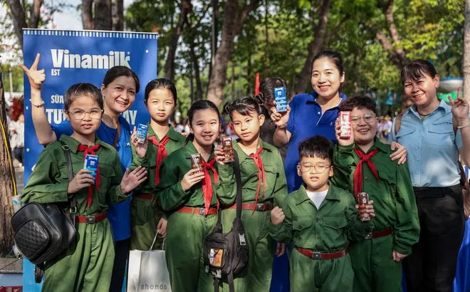 Vinamilk tiếp sức “búp măng non” viết tiếp hành trình cháu ngoan Bác Hồ đầy tự hào