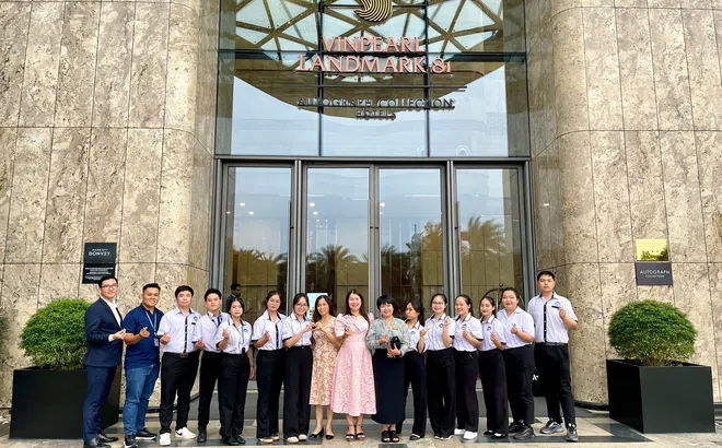 Chạm tay vào chuẩn mực 5 sao: Hành trình trưởng thành của sinh viên UFM tại Vinpearl Landmark 81
