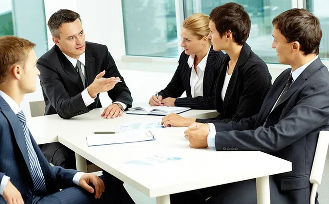 Tư duy đảo chiều: Không phải chiến lược “lái” người, mà là người “lái” chiến lược