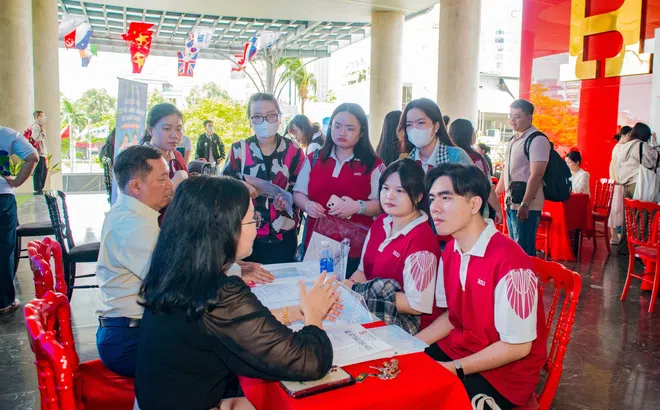 Sinh viên chưa ra trường, bệnh viện đã “đặt chỗ”: Ngành Y khát nhân lực, chuẩn bị tuyển dụng quy mô lớn từ năm 2025