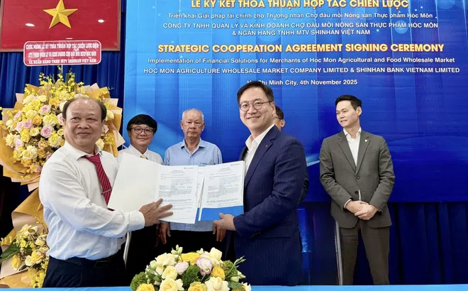 Ngân hàng Shinhan Việt Nam hợp tác Chợ đầu mối Hóc Môn hỗ trợ tài chính cho hộ kinh doanh