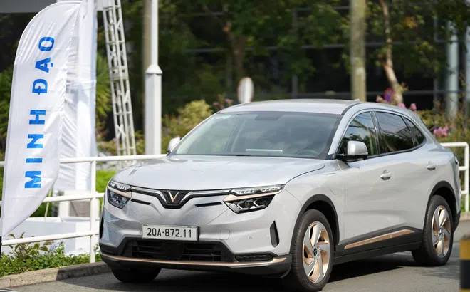 SUV 5 chỗ tầm giá 1 tỷ cho gia đình: VinFast VF 8 “ghi điểm” toàn diện